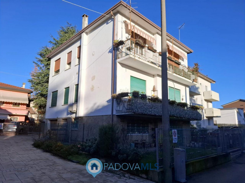 Immobile in esclusiva al Gruppo Padova MLS
PORZIONE DI BIFAMILIARE – MADONNA PELLEGRINA – ULTIMO ...