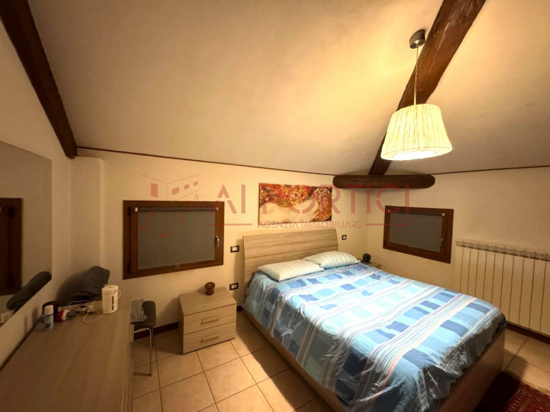 PONTELONGO - APPARTAMENTO curato e grazioso situato nel centro del paese, in stabile dalle basse ...