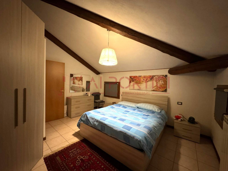 PONTELONGO - APPARTAMENTO curato e grazioso situato nel centro del paese, in stabile dalle basse ...