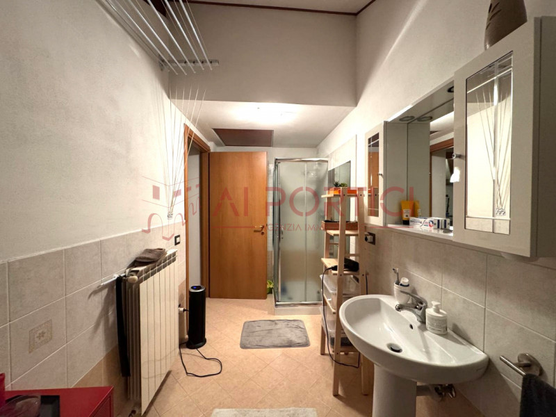 PONTELONGO - APPARTAMENTO curato e grazioso situato nel centro del paese, in stabile dalle basse ...