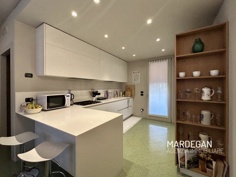 Quando vieni a scoprirla?

Proponiamo in esclusiva questa villetta a schiera, porzione centrale e...