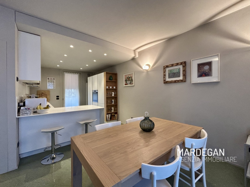 Quando vieni a scoprirla?

Proponiamo in esclusiva questa villetta a schiera, porzione centrale e...