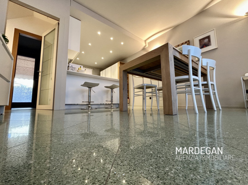 Quando vieni a scoprirla?

Proponiamo in esclusiva questa villetta a schiera, porzione centrale e...