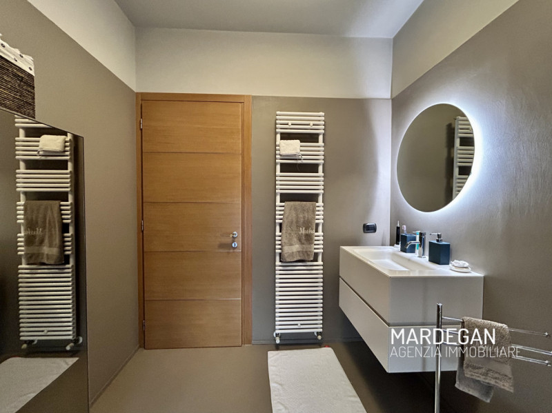 Quando vieni a scoprirla?

Proponiamo in esclusiva questa villetta a schiera, porzione centrale e...