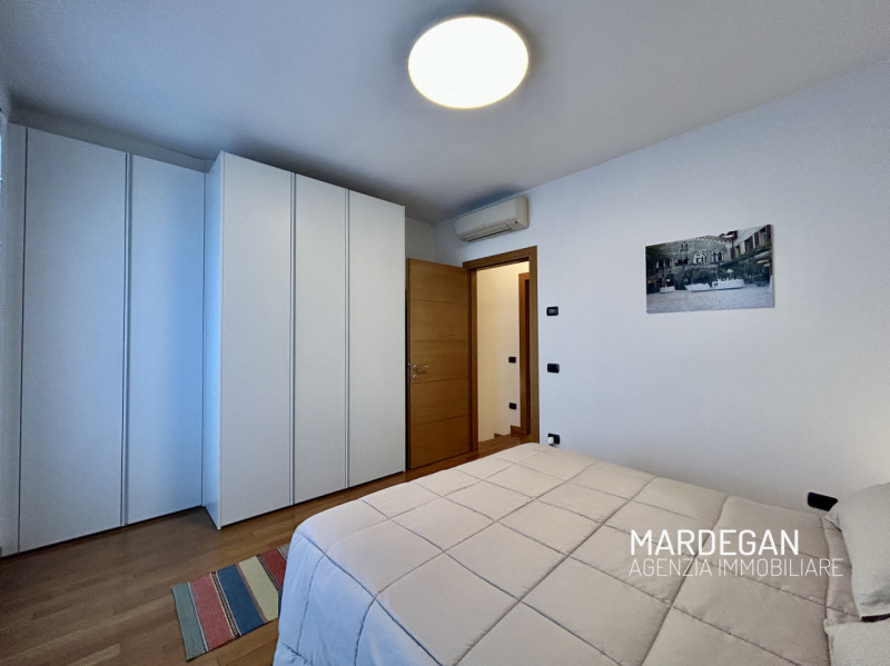 Quando vieni a scoprirla?

Proponiamo in esclusiva questa villetta a schiera, porzione centrale e...