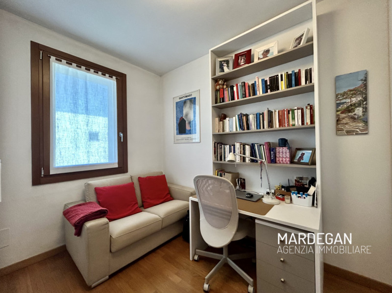 Quando vieni a scoprirla?

Proponiamo in esclusiva questa villetta a schiera, porzione centrale e...