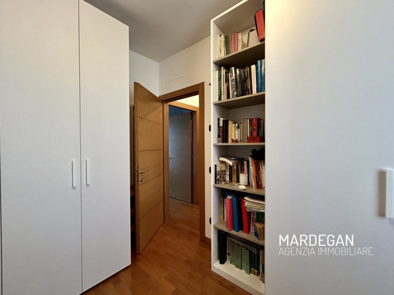 Quando vieni a scoprirla?

Proponiamo in esclusiva questa villetta a schiera, porzione centrale e...