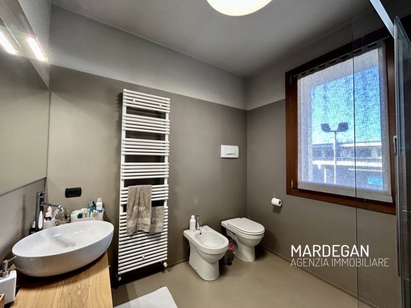 Quando vieni a scoprirla?

Proponiamo in esclusiva questa villetta a schiera, porzione centrale e...