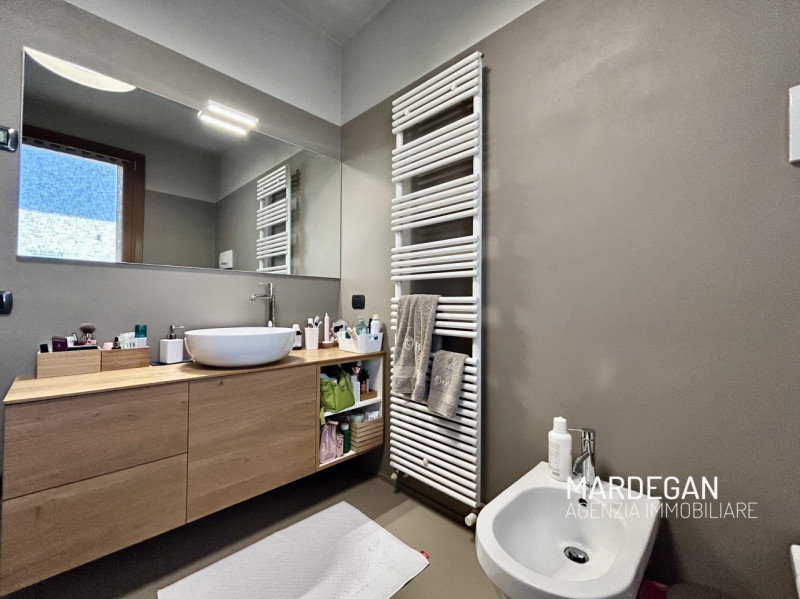 Quando vieni a scoprirla?

Proponiamo in esclusiva questa villetta a schiera, porzione centrale e...