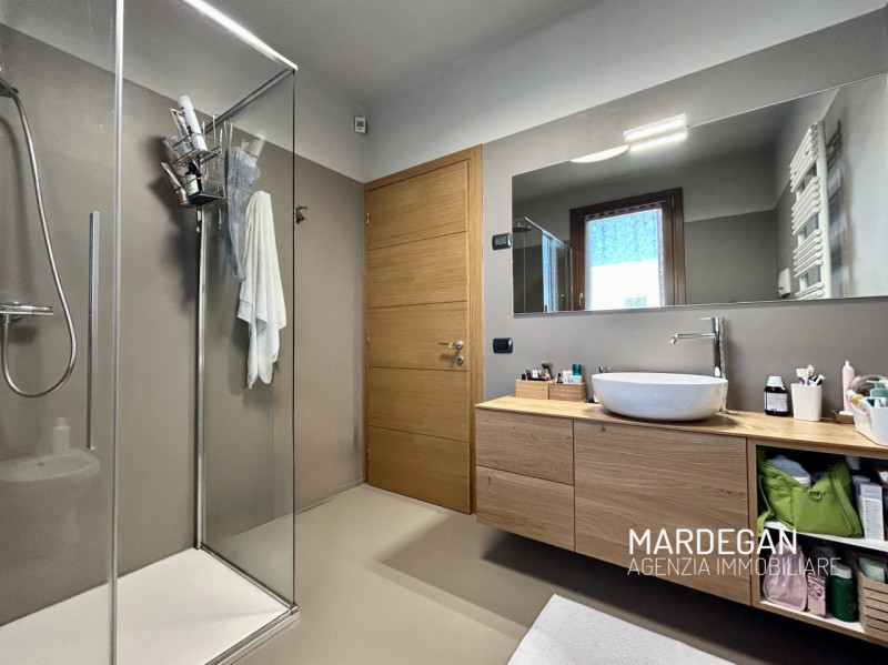 Quando vieni a scoprirla?

Proponiamo in esclusiva questa villetta a schiera, porzione centrale e...