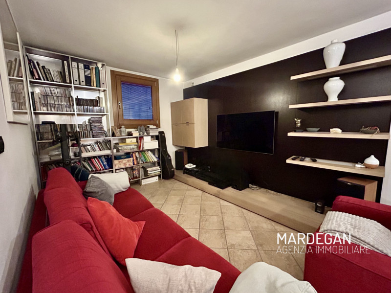 Quando vieni a scoprirla?

Proponiamo in esclusiva questa villetta a schiera, porzione centrale e...