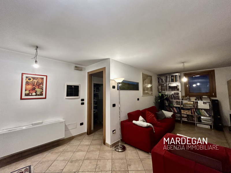 Quando vieni a scoprirla?

Proponiamo in esclusiva questa villetta a schiera, porzione centrale e...