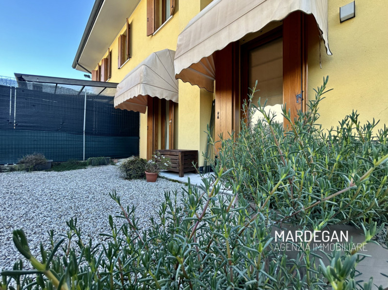 Quando vieni a scoprirla?

Proponiamo in esclusiva questa villetta a schiera, porzione centrale e...