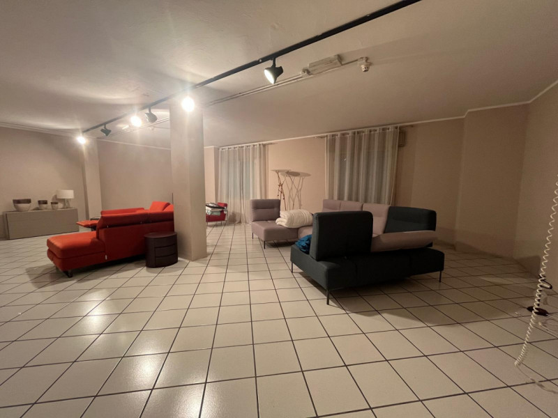 LEGNARO: Casa singola di ampia metratura con giardino privato, disposta su 2 livelli costituita d...