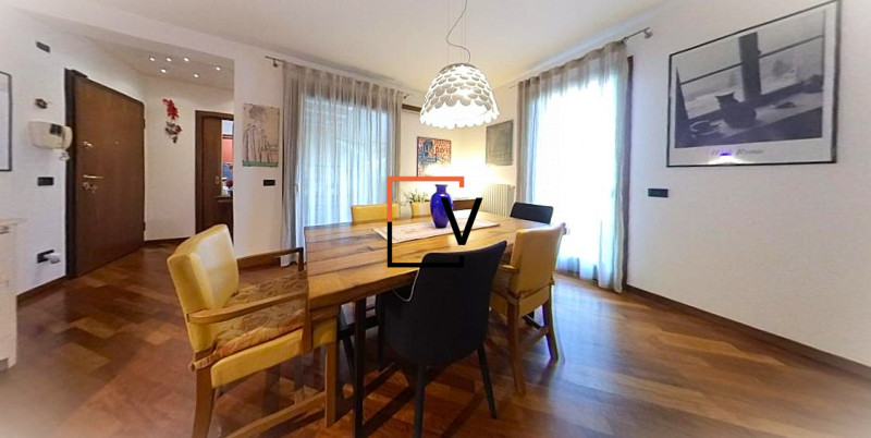 V396 - Proponiamo in vendita a Frescada, in zona residenziale tranquilla e comoda a tutti i servi...