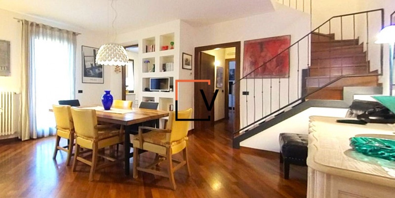 V396 - Proponiamo in vendita a Frescada, in zona residenziale tranquilla e comoda a tutti i servi...