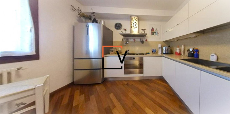 V396 - Proponiamo in vendita a Frescada, in zona residenziale tranquilla e comoda a tutti i servi...