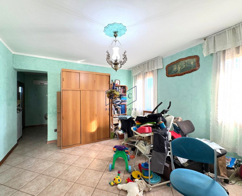 Salgareda - (TV)
In zona centrale a Salgareda proponiamo una casa bifamiliare composta da due uni...