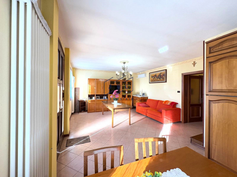 Salgareda - (TV)
In zona centrale a Salgareda proponiamo una casa bifamiliare composta da due uni...