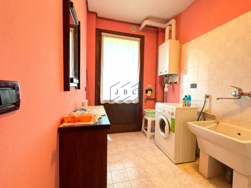 Salgareda - (TV)
In zona centrale a Salgareda proponiamo una casa bifamiliare composta da due uni...