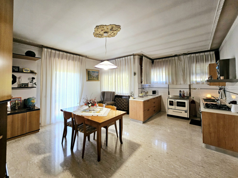 A Baone, proponiamo in vendita splendida porzione di bifamiliare, caratterizzata da spazi ampi e ...