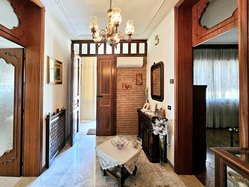 A Baone, proponiamo in vendita splendida porzione di bifamiliare, caratterizzata da spazi ampi e ...