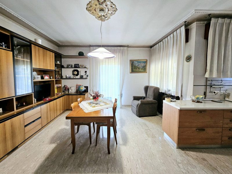 A Baone, proponiamo in vendita splendida porzione di bifamiliare, caratterizzata da spazi ampi e ...