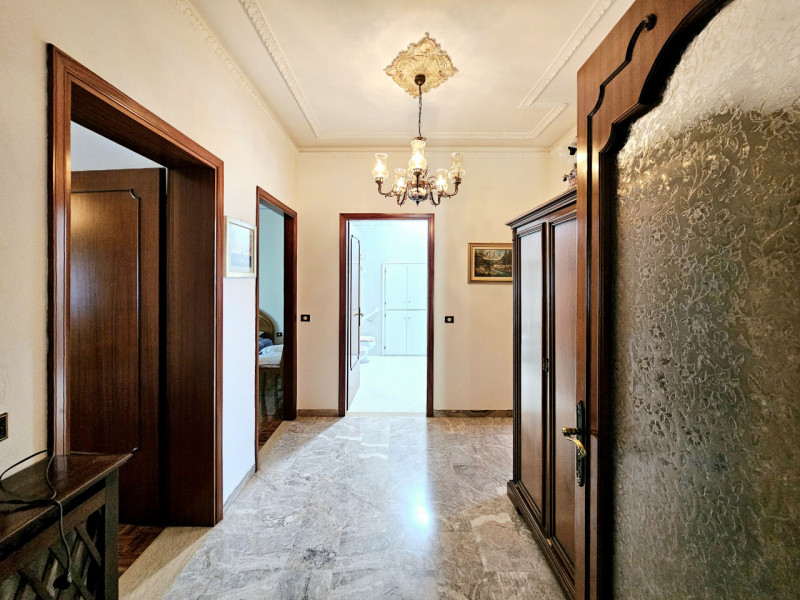 A Baone, proponiamo in vendita splendida porzione di bifamiliare, caratterizzata da spazi ampi e ...