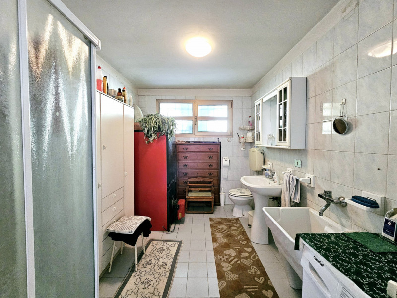 A Baone, proponiamo in vendita splendida porzione di bifamiliare, caratterizzata da spazi ampi e ...