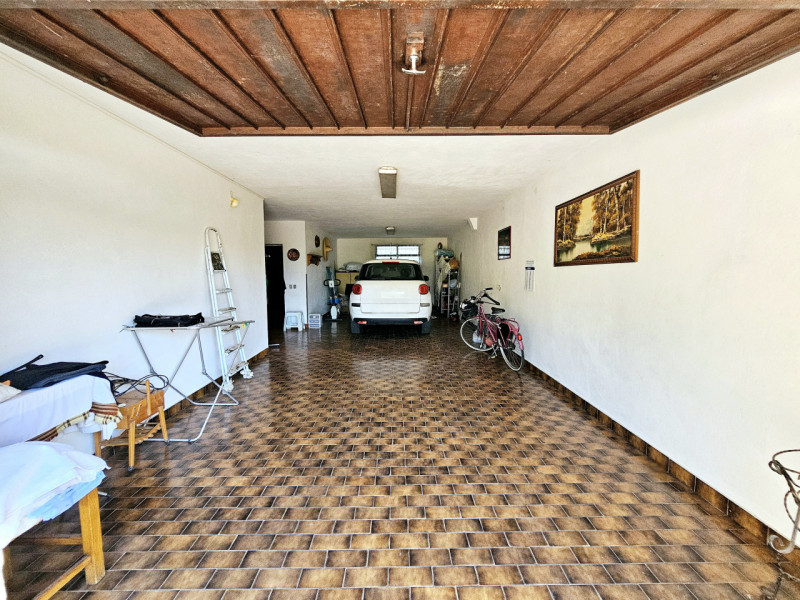 A Baone, proponiamo in vendita splendida porzione di bifamiliare, caratterizzata da spazi ampi e ...