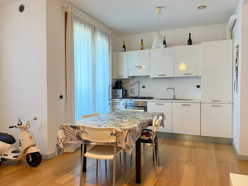 ORMELLE - (TV)
Nel centro di Ormelle, proponiamo in esclusiva appartamento a d'uso a residenziale...