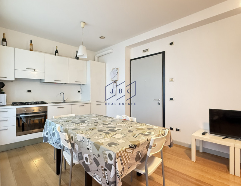 ORMELLE - (TV)
Nel centro di Ormelle, proponiamo in esclusiva appartamento a d'uso a residenziale...