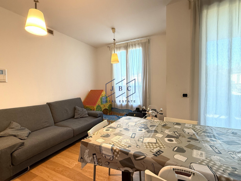 ORMELLE - (TV)
Nel centro di Ormelle, proponiamo in esclusiva appartamento a d'uso a residenziale...