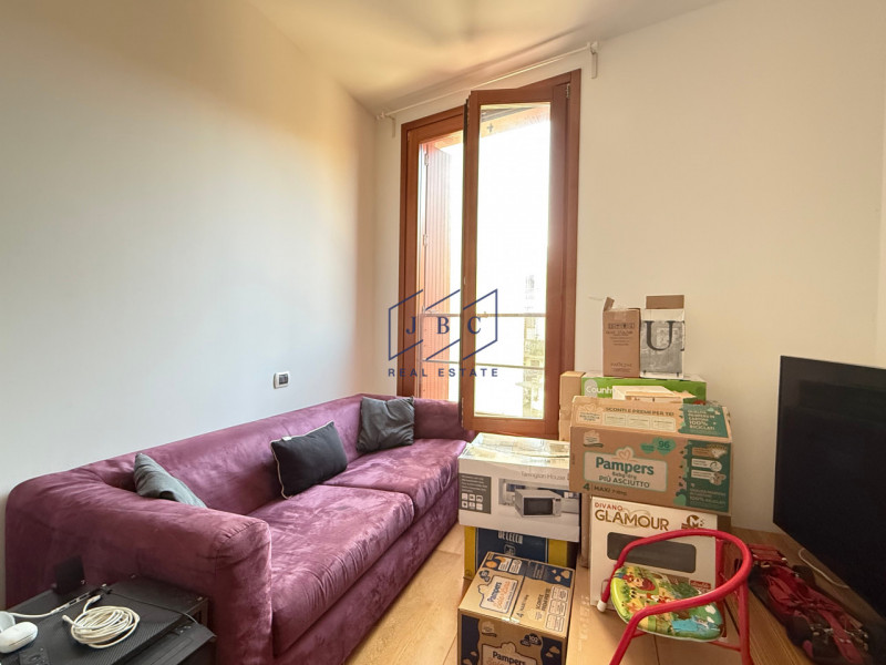 ORMELLE - (TV)
Nel centro di Ormelle, proponiamo in esclusiva appartamento a d'uso a residenziale...