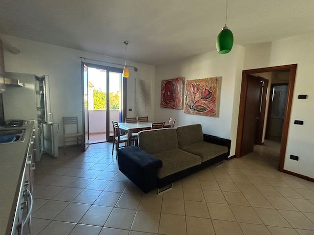 L'Agenzia Immobiliare IRIS è lieta di presentare un'accattivante opportunità di acquisto: un ampi...