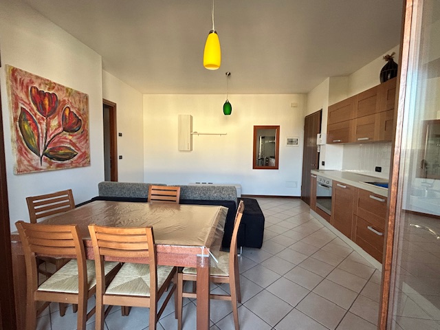 L'Agenzia Immobiliare IRIS è lieta di presentare un'accattivante opportunità di acquisto: un ampi...