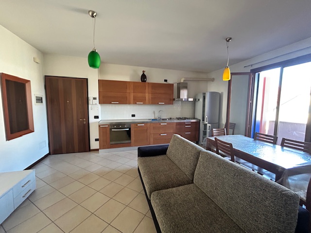 L'Agenzia Immobiliare IRIS è lieta di presentare un'accattivante opportunità di acquisto: un ampi...