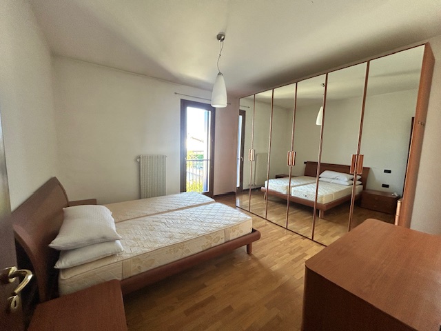 L'Agenzia Immobiliare IRIS è lieta di presentare un'accattivante opportunità di acquisto: un ampi...