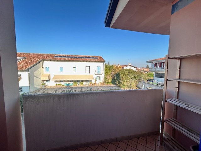 L'Agenzia Immobiliare IRIS è lieta di presentare un'accattivante opportunità di acquisto: un ampi...