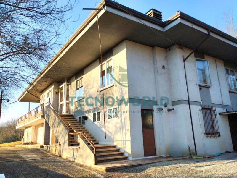 Nel cuore del comune di Zugliano, vi presentiamo un'opportunità imperdibile: una villa singola di...