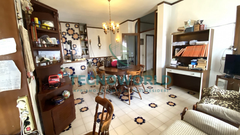 Nel cuore del comune di Zugliano, vi presentiamo un'opportunità imperdibile: una villa singola di...