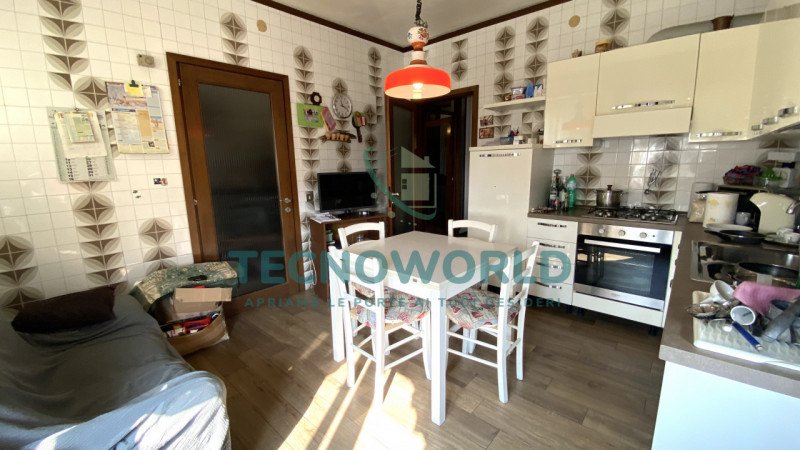 Nel cuore del comune di Zugliano, vi presentiamo un'opportunità imperdibile: una villa singola di...