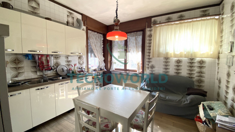 Nel cuore del comune di Zugliano, vi presentiamo un'opportunità imperdibile: una villa singola di...