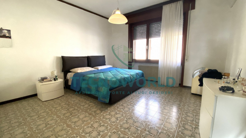 Nel cuore del comune di Zugliano, vi presentiamo un'opportunità imperdibile: una villa singola di...