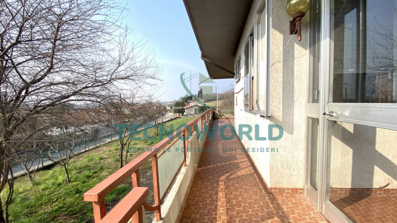 Nel cuore del comune di Zugliano, vi presentiamo un'opportunità imperdibile: una villa singola di...