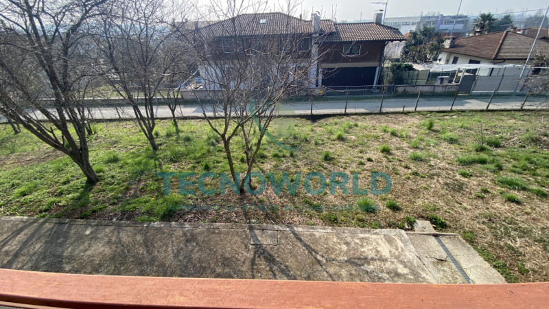 Nel cuore del comune di Zugliano, vi presentiamo un'opportunità imperdibile: una villa singola di...