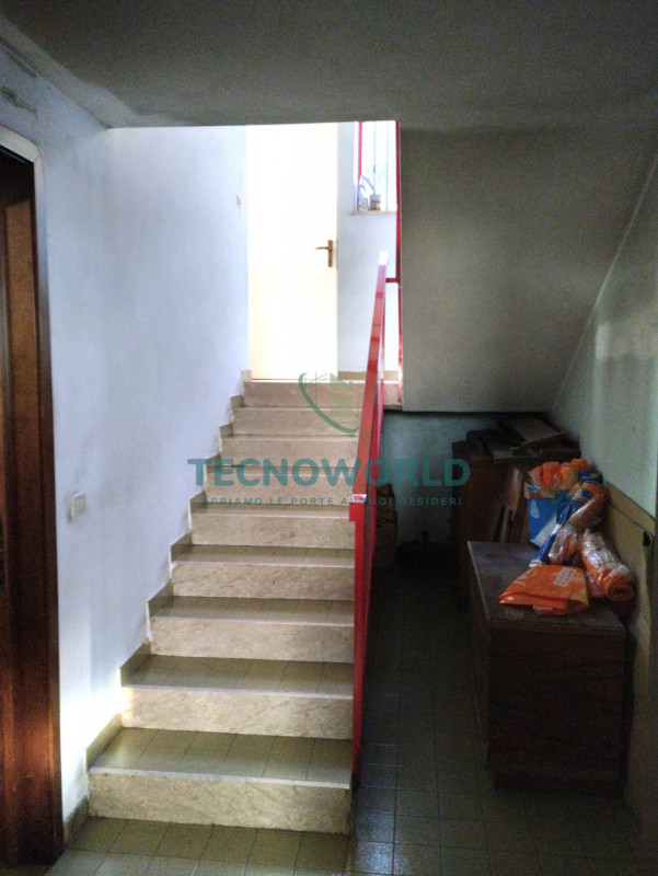 Nel cuore del comune di Zugliano, vi presentiamo un'opportunità imperdibile: una villa singola di...