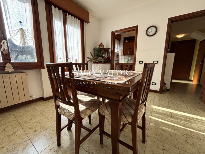 Rif. B483 (per info Nada 392 6956333 - Denisa 388 9763854)

In un contesto tranquillo e curato, p...