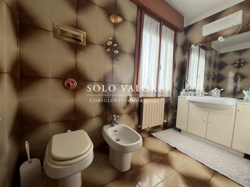 Rif. B483 (per info Nada 392 6956333 - Denisa 388 9763854)

In un contesto tranquillo e curato, p...