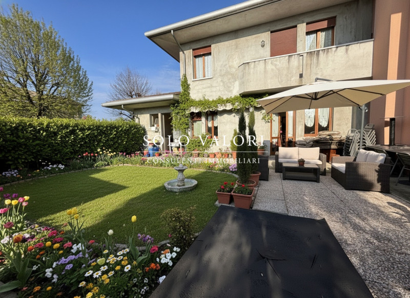 Rif. B483 (per info Nada 392 6956333 - Denisa 388 9763854)

In un contesto tranquillo e curato, p...